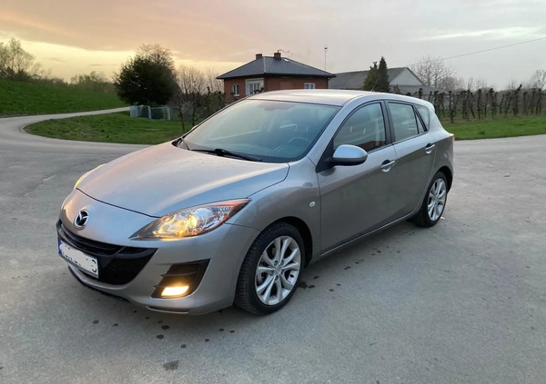 Mazda 3 cena 24900 przebieg: 151500, rok produkcji 2010 z Zawichost małe 301